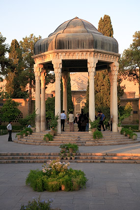 http://www.ee.psu.edu/pub/ee578/access/img/tombe-hafez_00a.jpg